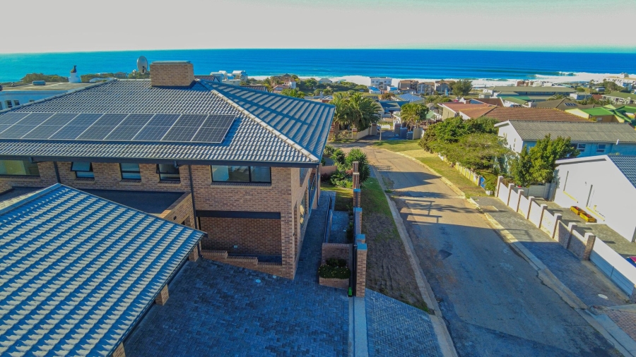 4 Bedroom Property for Sale in Wavecrest Eastern Cape